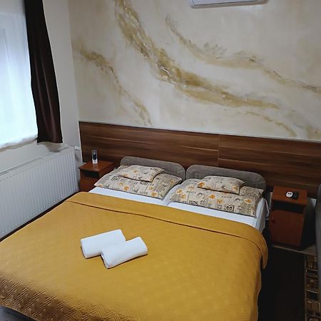 Boglarka Vendeghaz Apartment โมชนมายารูวาร์ ภายนอก รูปภาพ