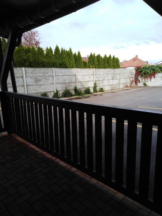 Boglarka Vendeghaz Apartment โมชนมายารูวาร์ ภายนอก รูปภาพ
