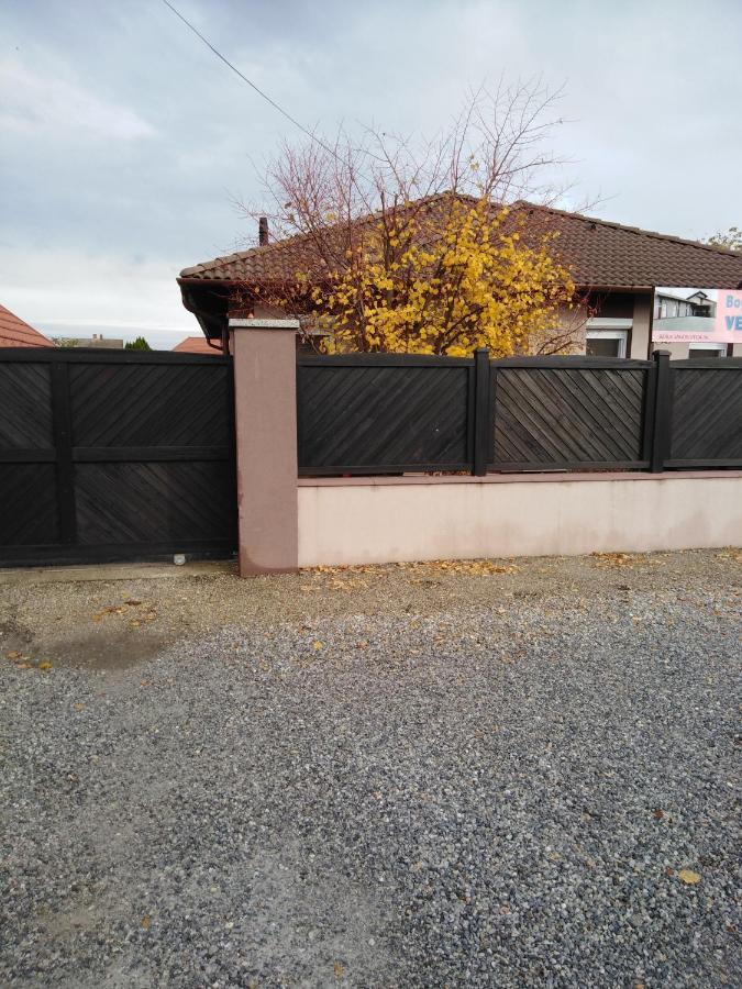 Boglarka Vendeghaz Apartment โมชนมายารูวาร์ ภายนอก รูปภาพ