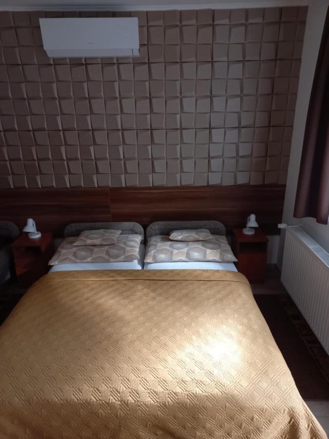 Boglarka Vendeghaz Apartment โมชนมายารูวาร์ ภายนอก รูปภาพ