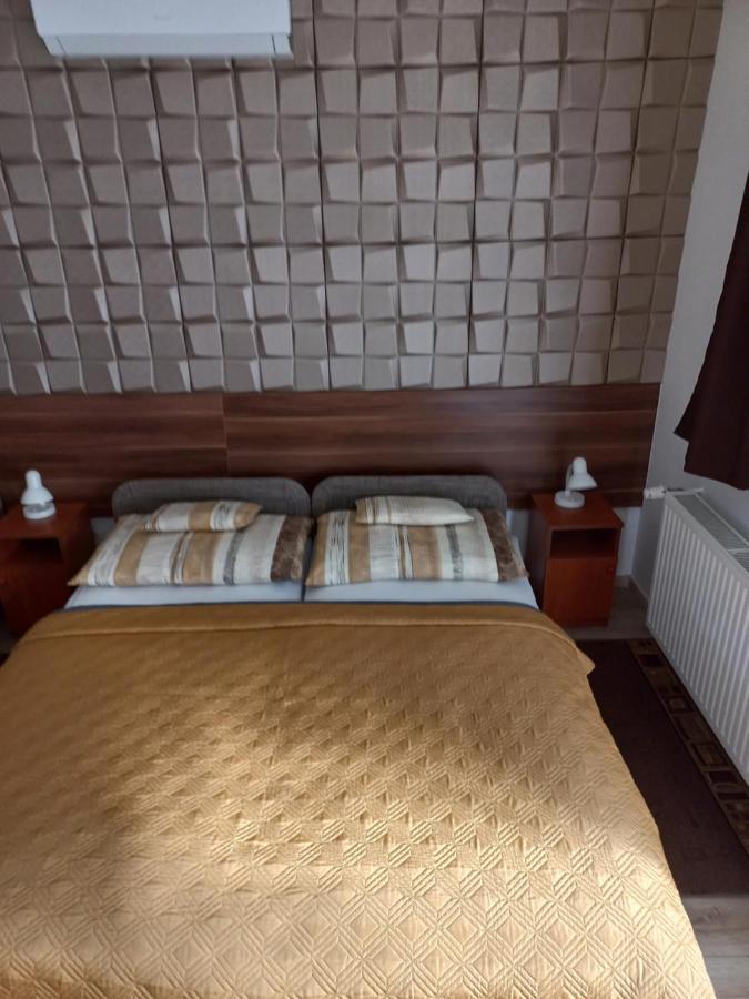 Boglarka Vendeghaz Apartment โมชนมายารูวาร์ ภายนอก รูปภาพ