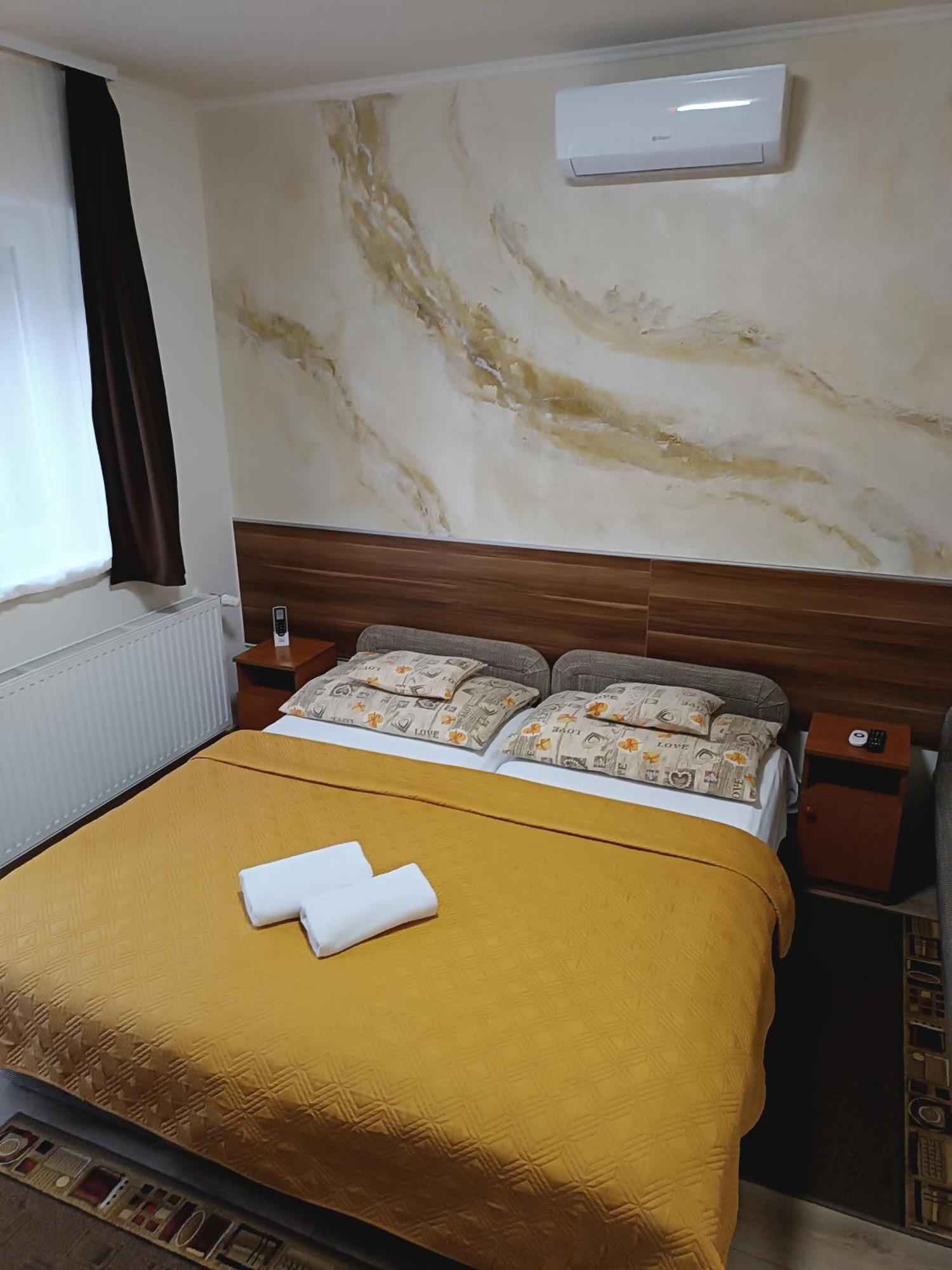 Boglarka Vendeghaz Apartment โมชนมายารูวาร์ ภายนอก รูปภาพ