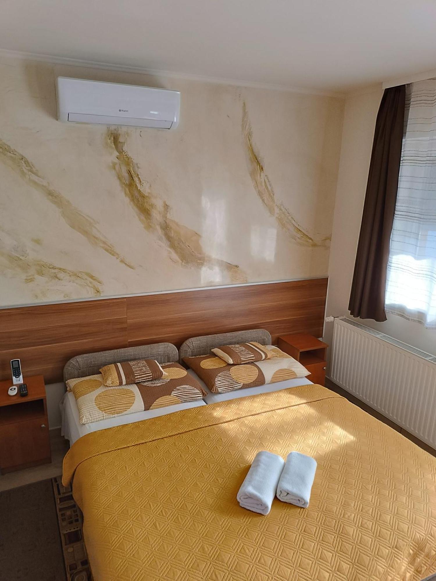 Boglarka Vendeghaz Apartment โมชนมายารูวาร์ ภายนอก รูปภาพ