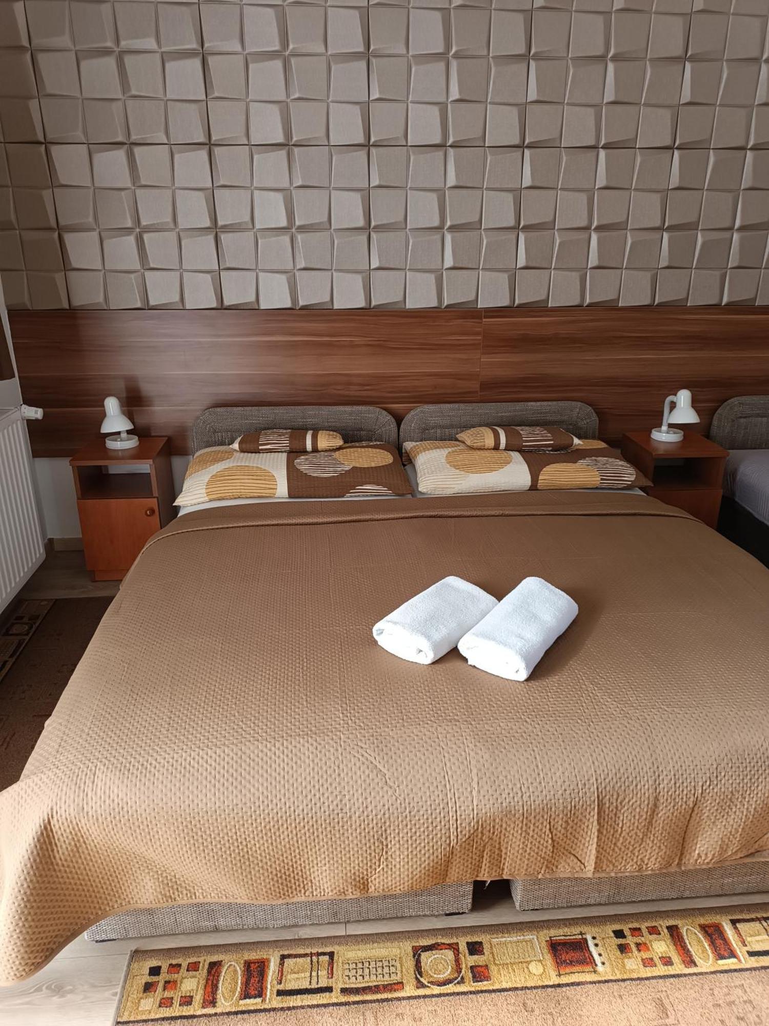 Boglarka Vendeghaz Apartment โมชนมายารูวาร์ ภายนอก รูปภาพ