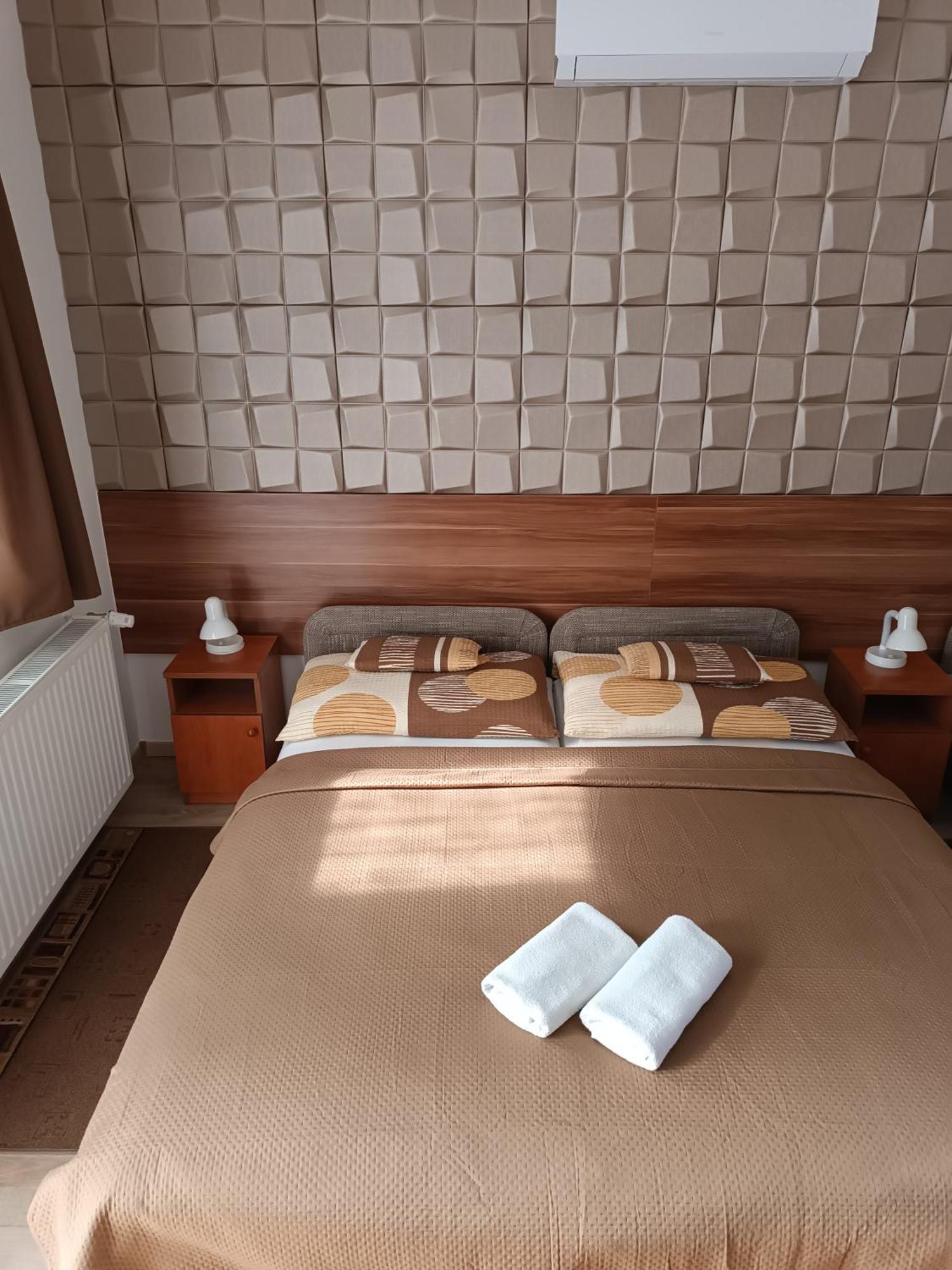 Boglarka Vendeghaz Apartment โมชนมายารูวาร์ ภายนอก รูปภาพ