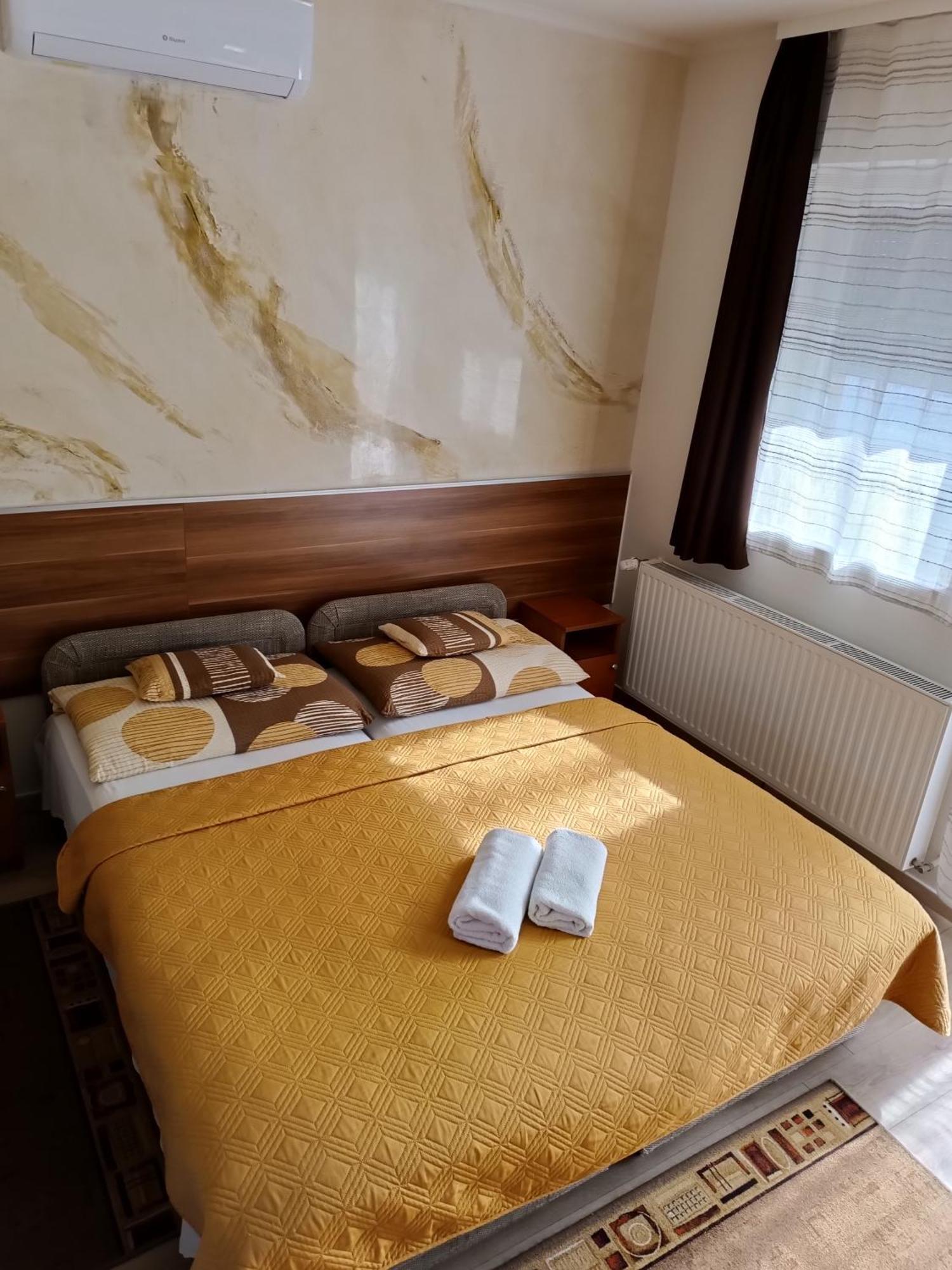 Boglarka Vendeghaz Apartment โมชนมายารูวาร์ ภายนอก รูปภาพ