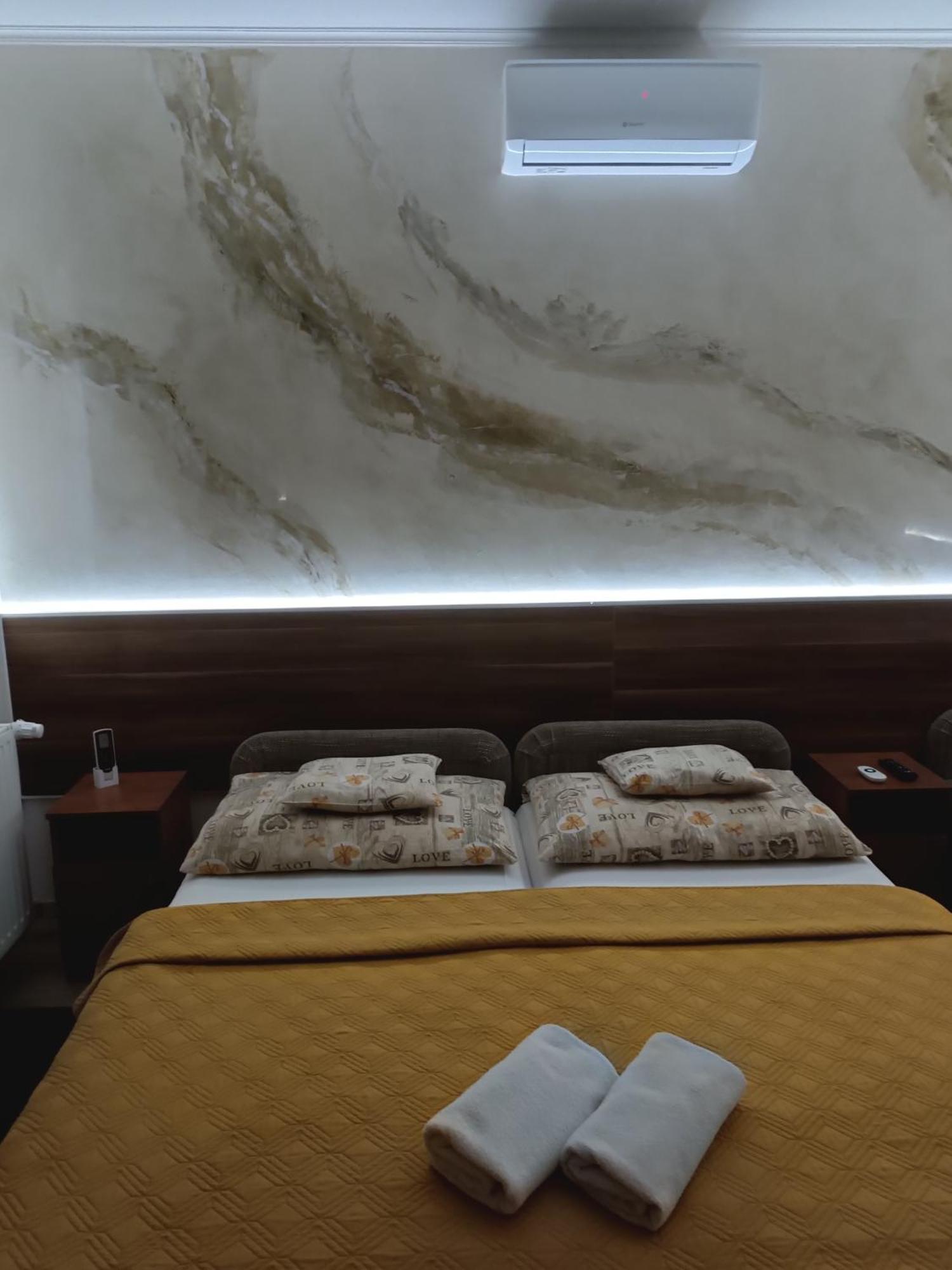 Boglarka Vendeghaz Apartment โมชนมายารูวาร์ ภายนอก รูปภาพ