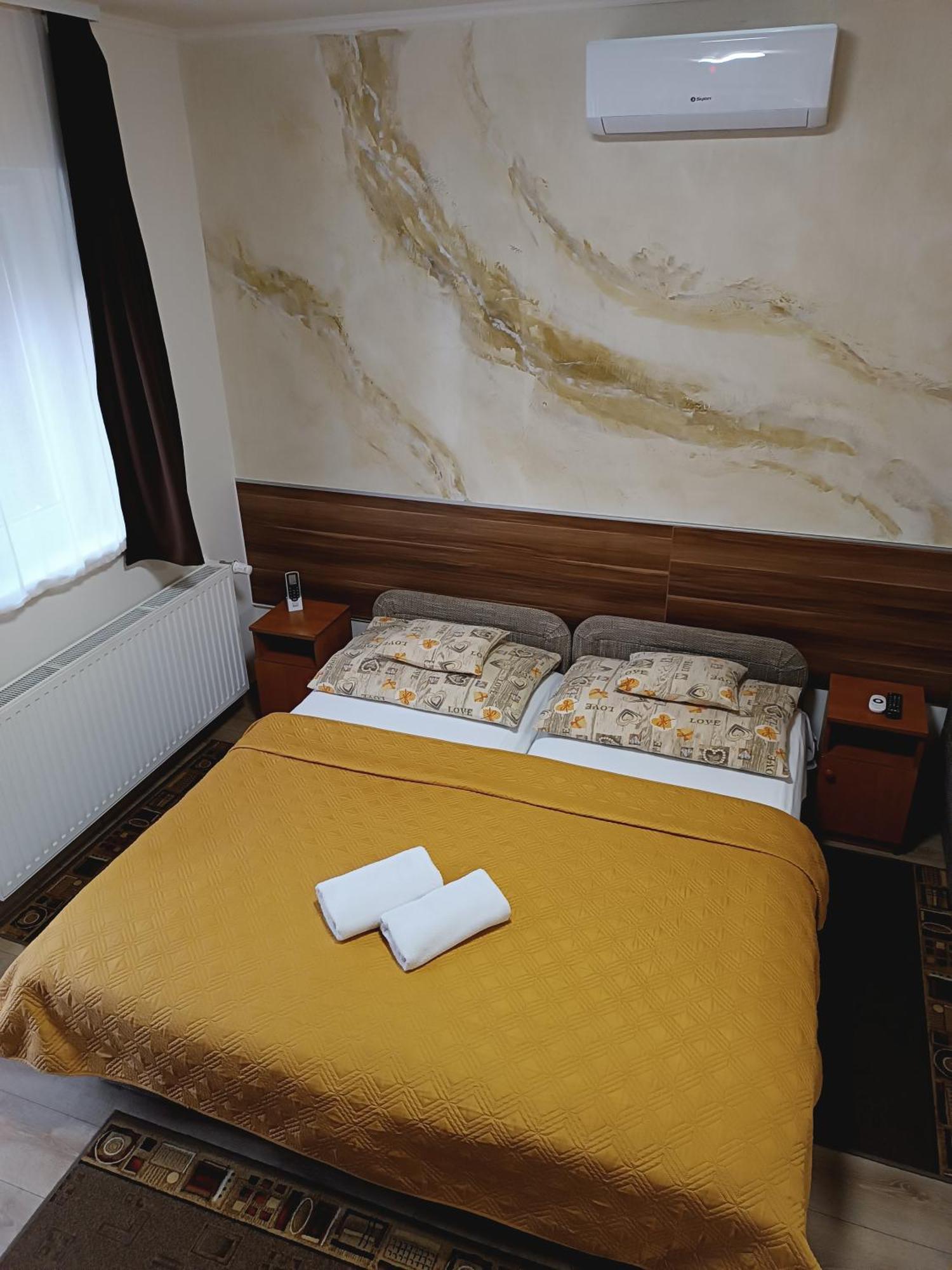 Boglarka Vendeghaz Apartment โมชนมายารูวาร์ ภายนอก รูปภาพ