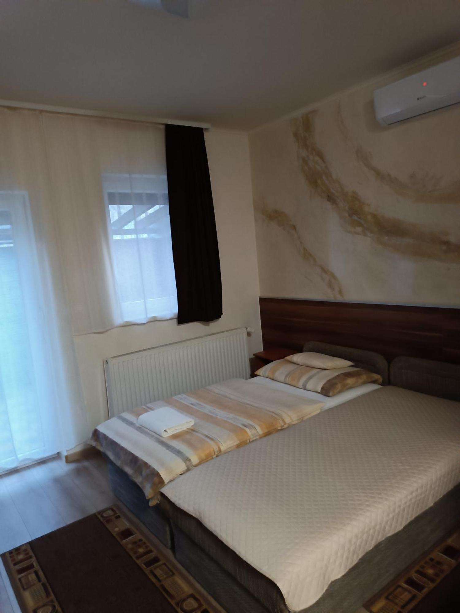 Boglarka Vendeghaz Apartment โมชนมายารูวาร์ ภายนอก รูปภาพ