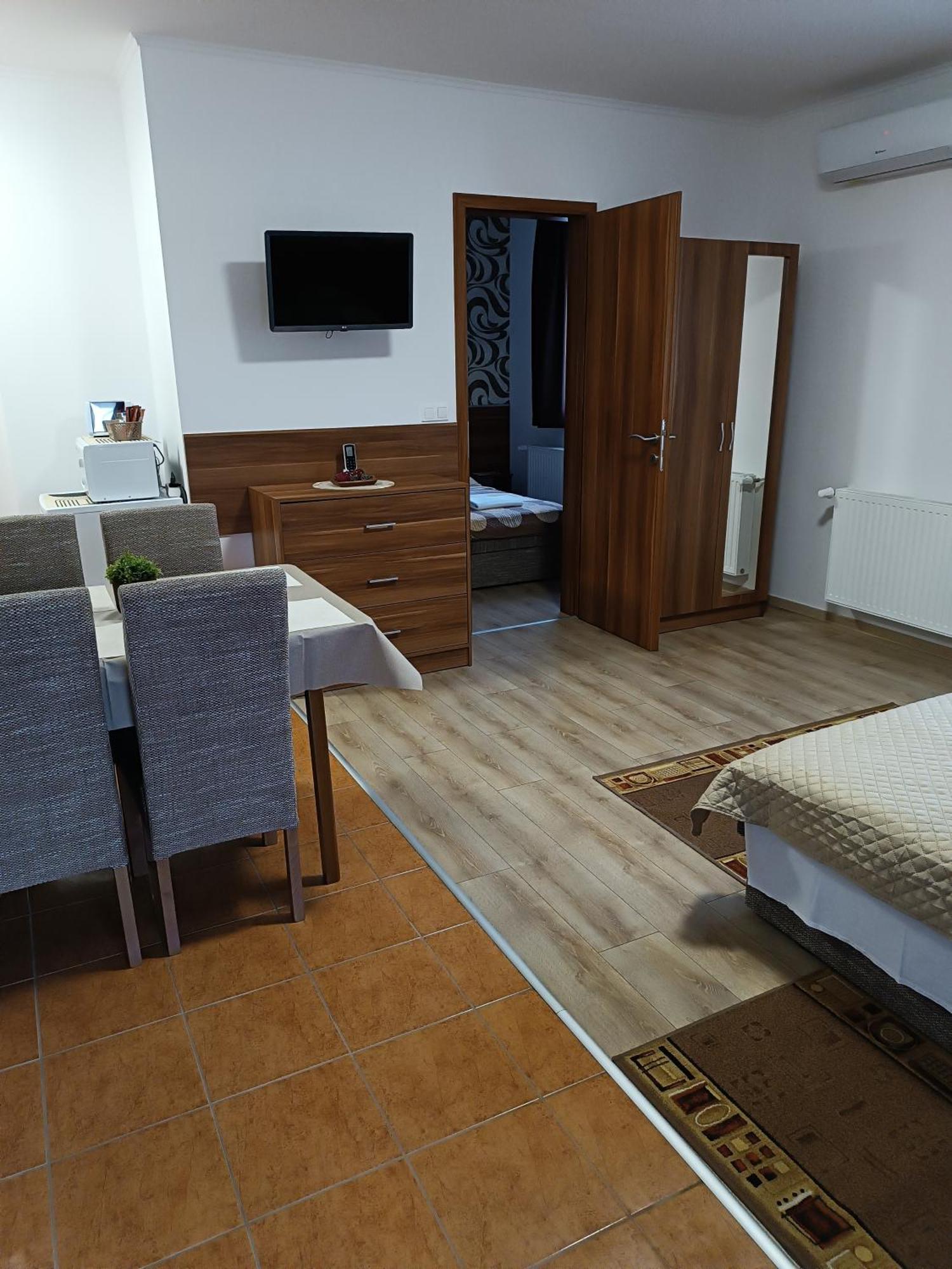Boglarka Vendeghaz Apartment โมชนมายารูวาร์ ภายนอก รูปภาพ