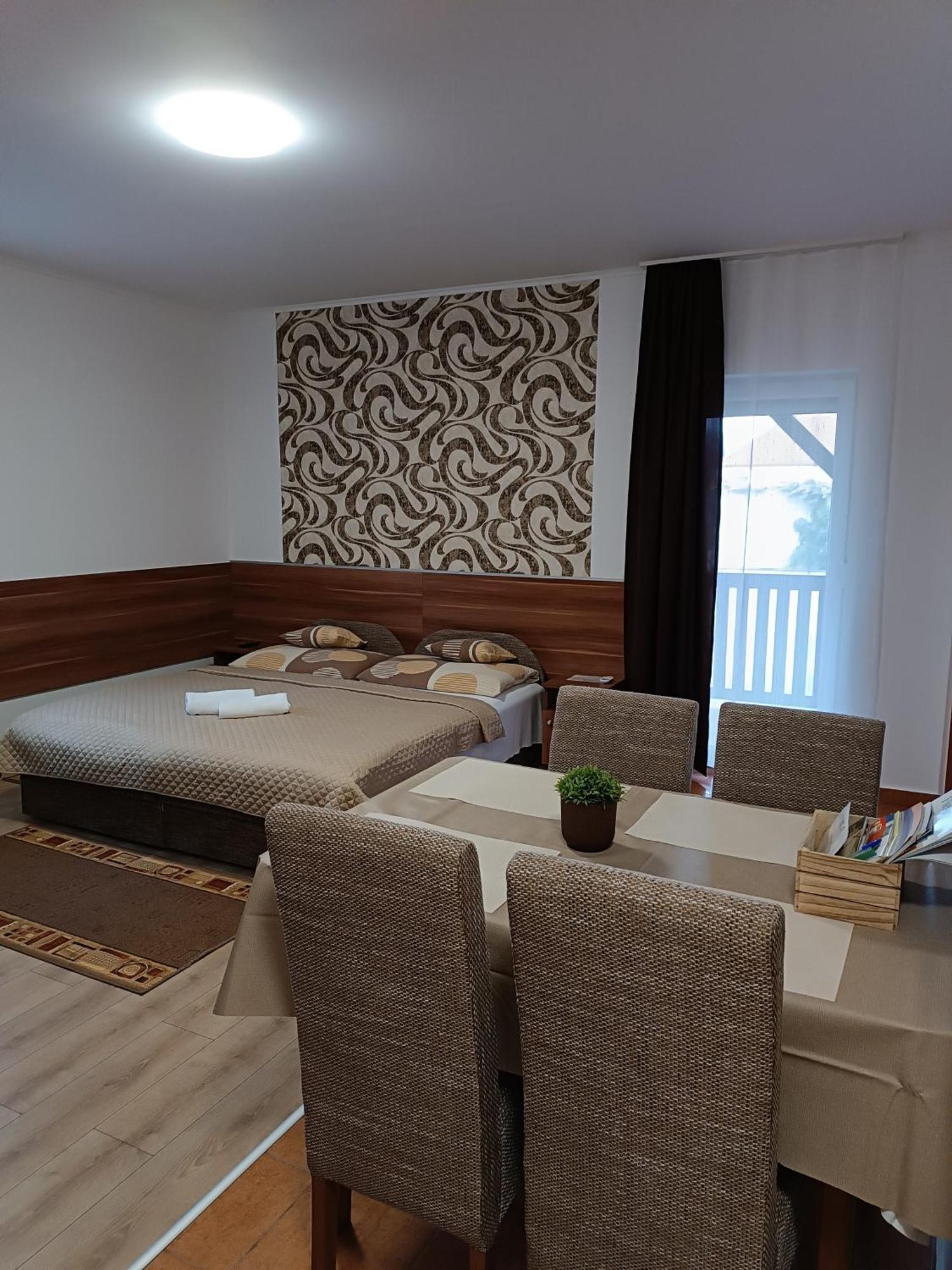 Boglarka Vendeghaz Apartment โมชนมายารูวาร์ ภายนอก รูปภาพ