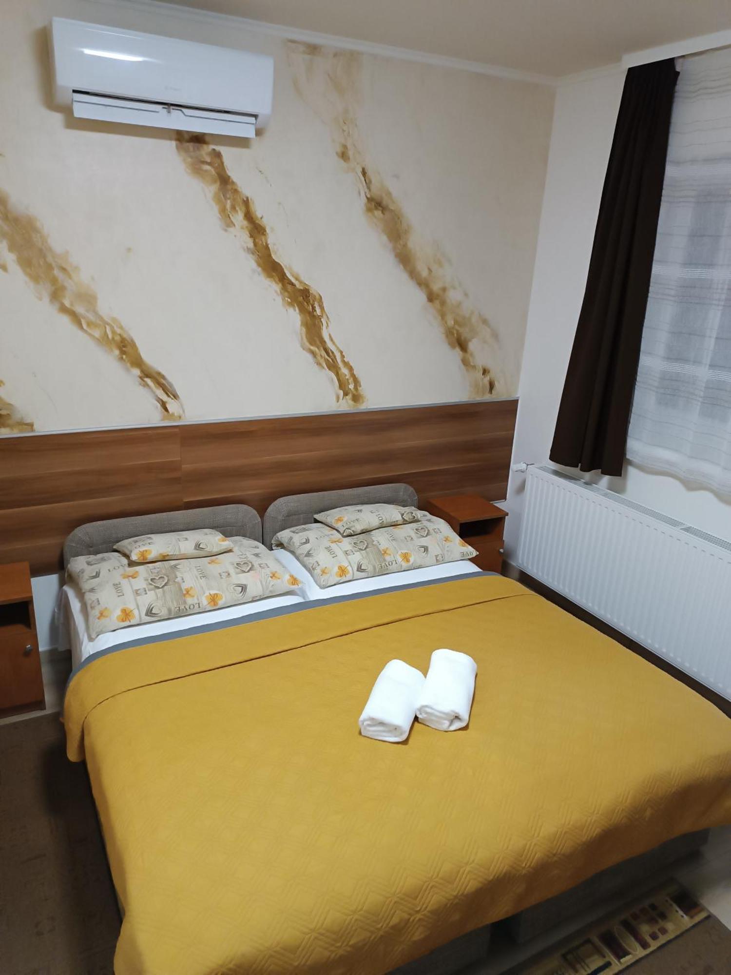Boglarka Vendeghaz Apartment โมชนมายารูวาร์ ภายนอก รูปภาพ