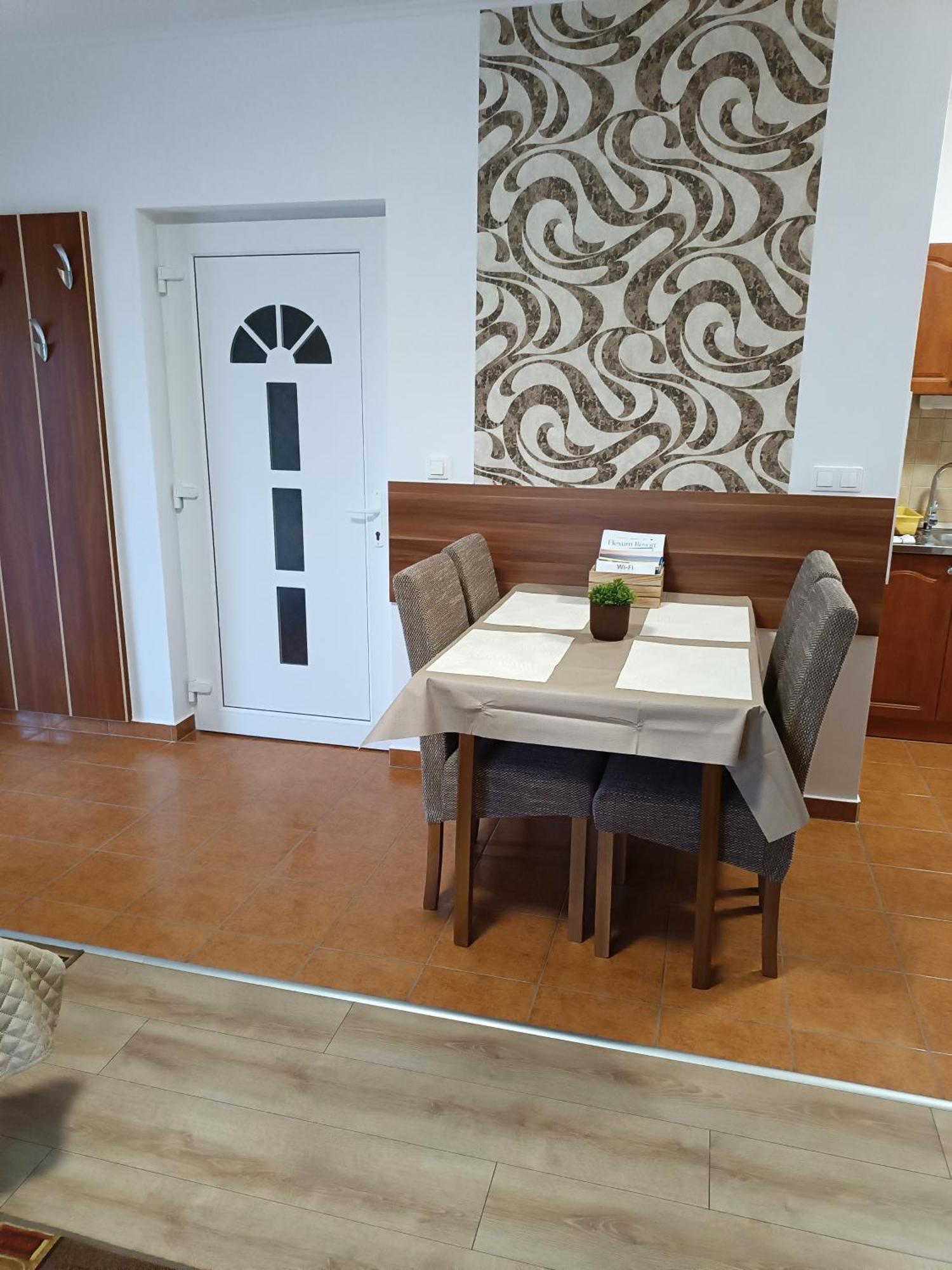 Boglarka Vendeghaz Apartment โมชนมายารูวาร์ ภายนอก รูปภาพ