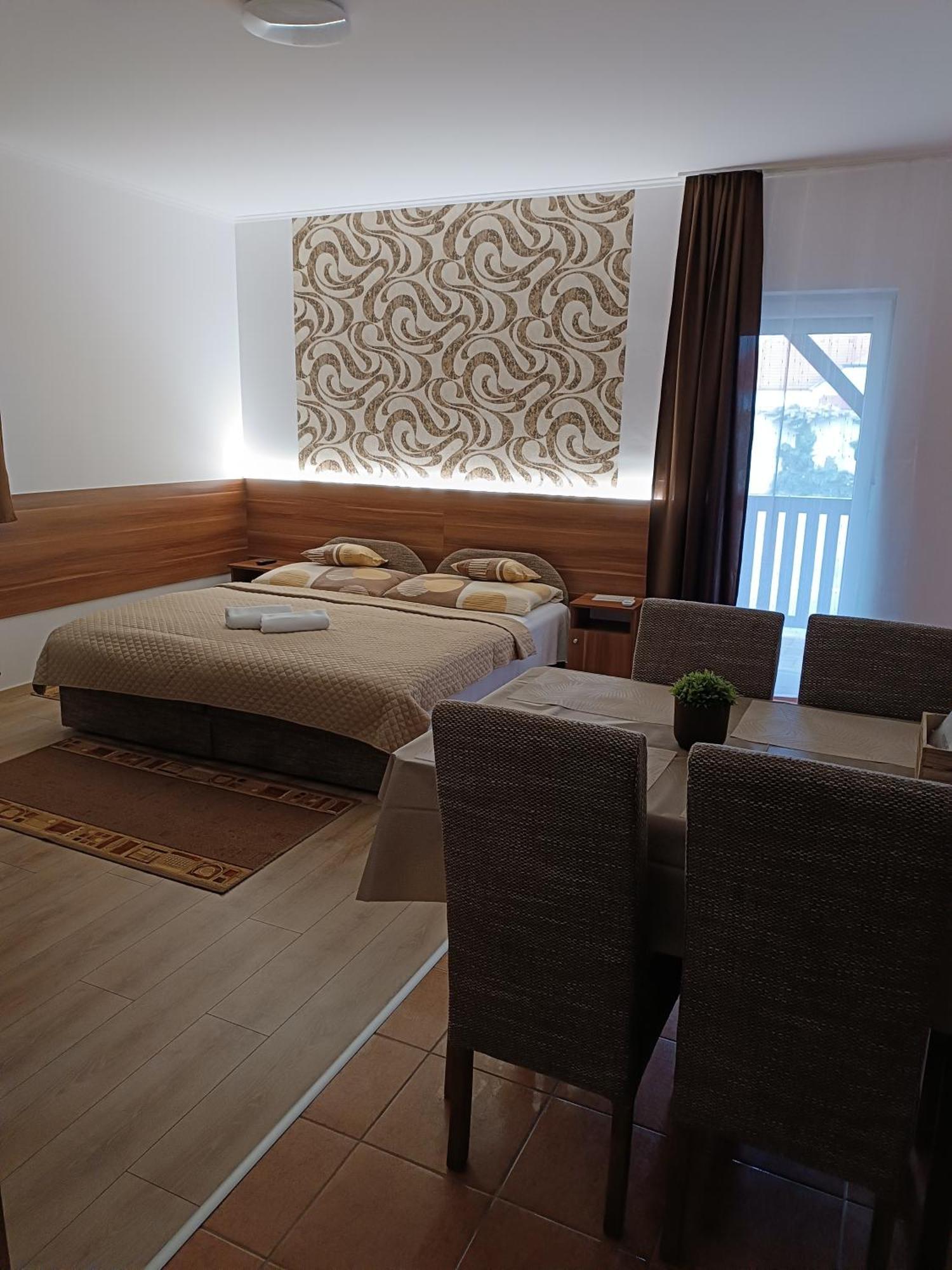 Boglarka Vendeghaz Apartment โมชนมายารูวาร์ ภายนอก รูปภาพ