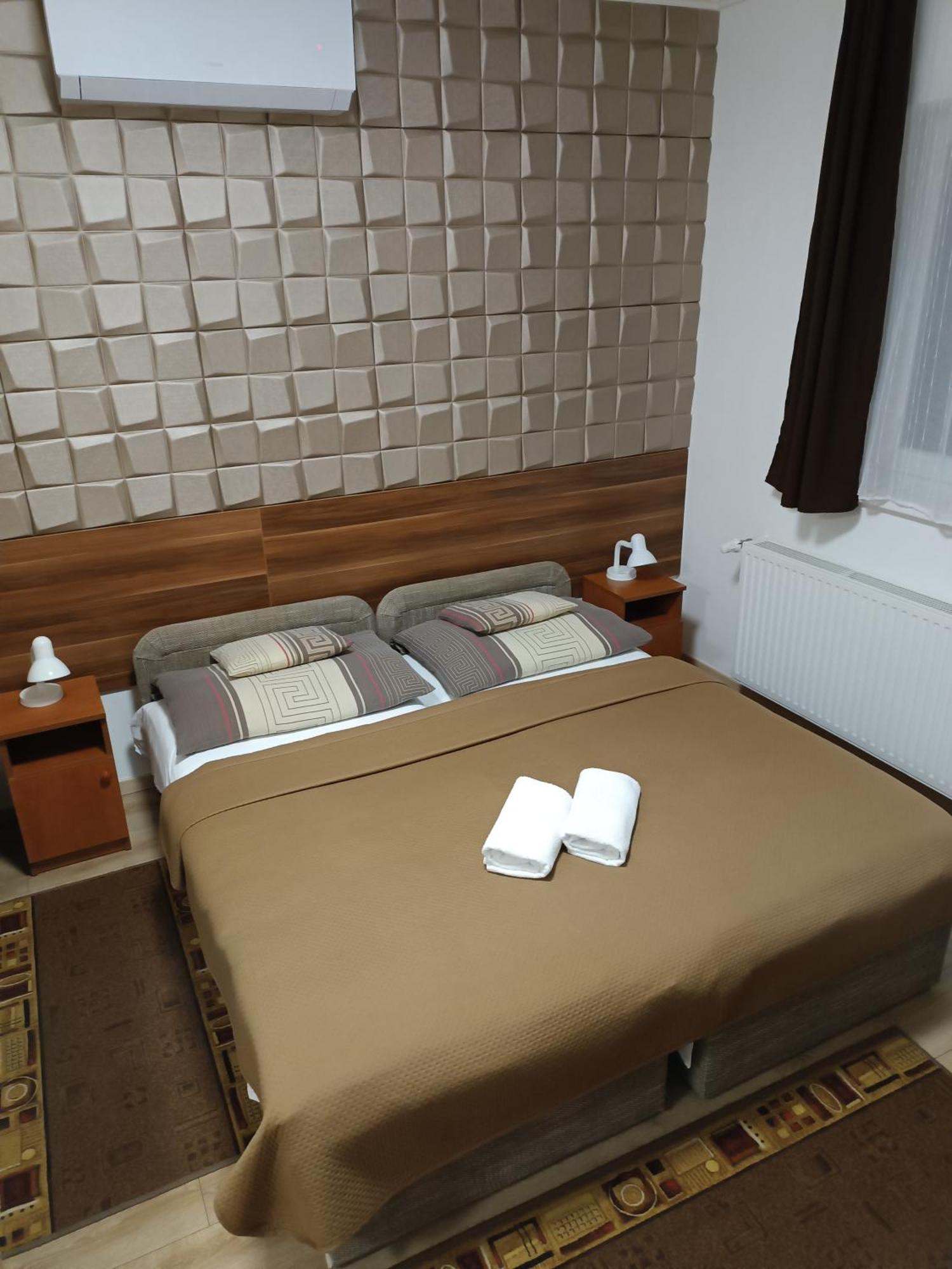Boglarka Vendeghaz Apartment โมชนมายารูวาร์ ภายนอก รูปภาพ