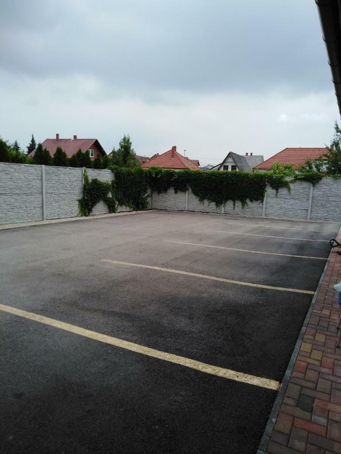 Boglarka Vendeghaz Apartment โมชนมายารูวาร์ ภายนอก รูปภาพ